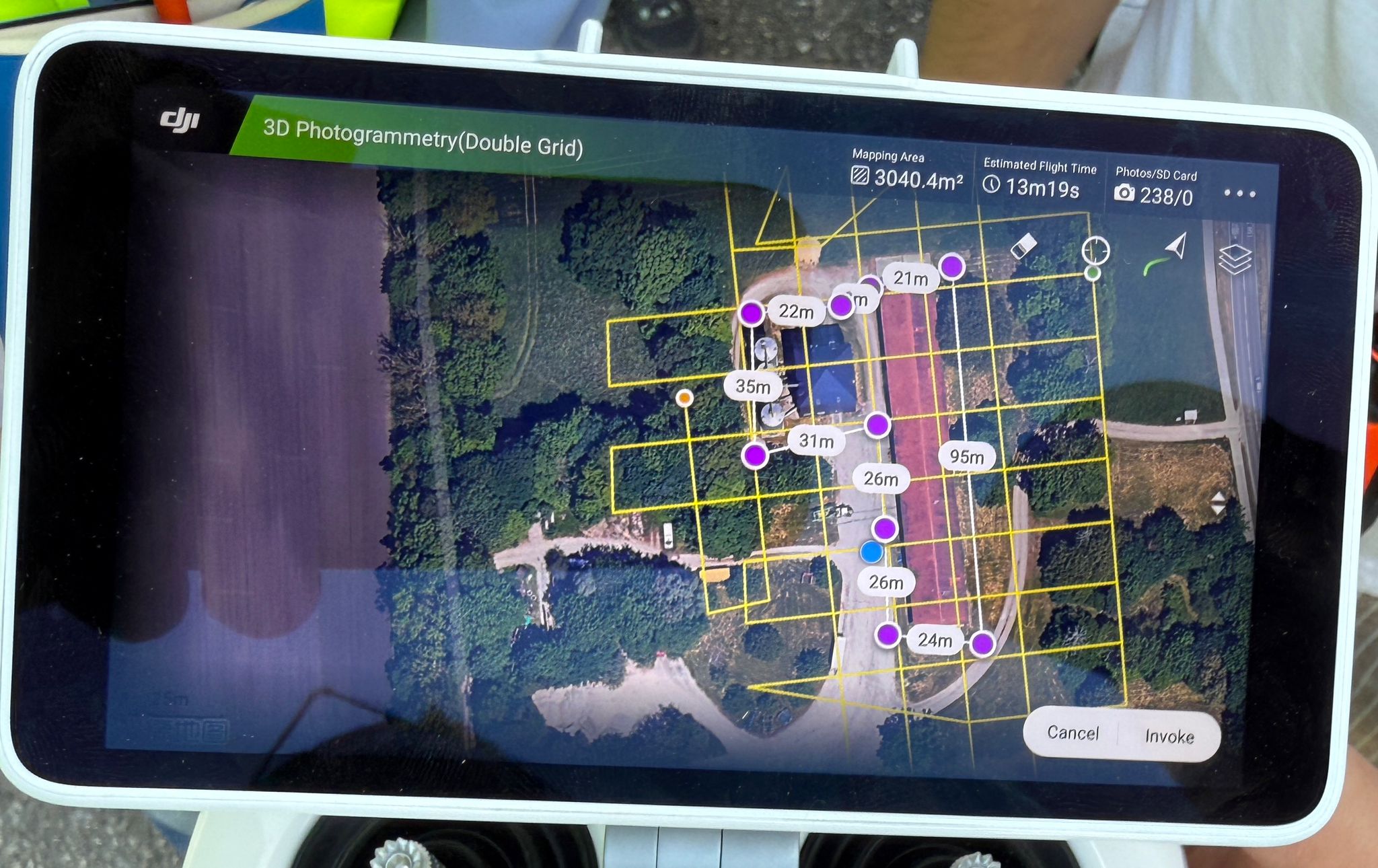 DJI flight-planning screen showing a double-grid 3D photogrammetry mission over the test site